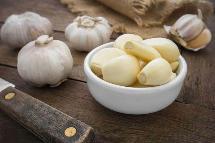 garlic is effective in tonsils लहसुन टॉन्सिल के दर्द को कम करें